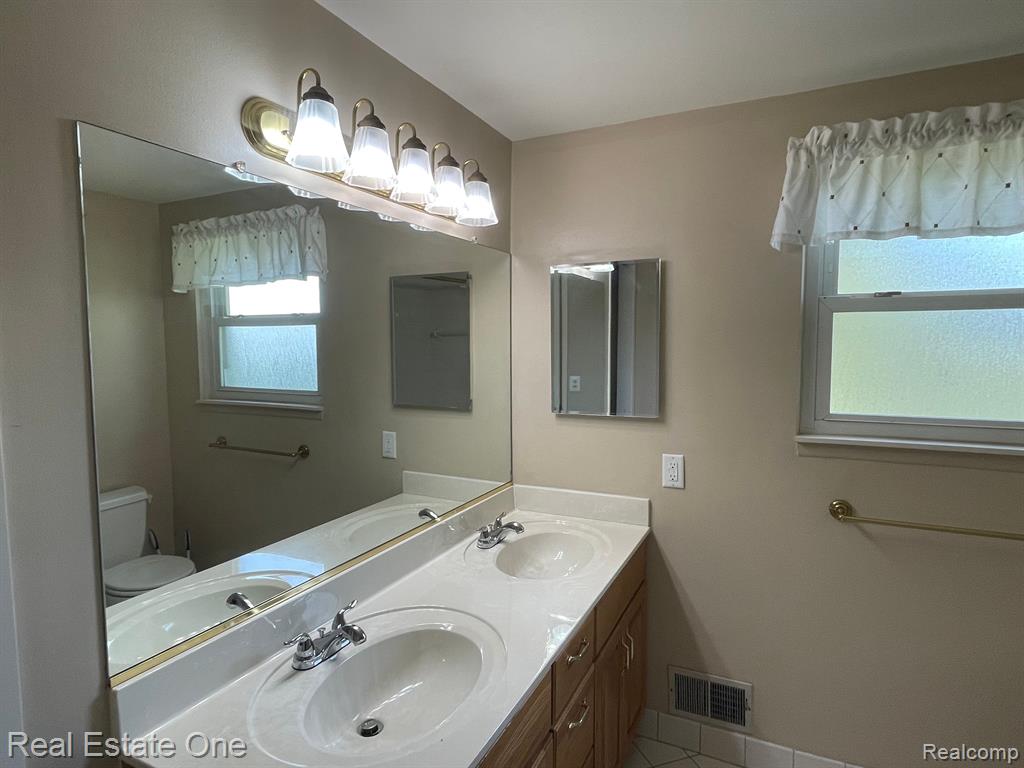 7482 ADMIRALTY Drive, Canton, MI 48187 — Photo 16