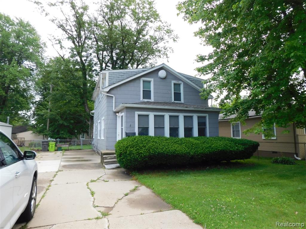 165 Avery Street, Clinton Twp, MI 48036