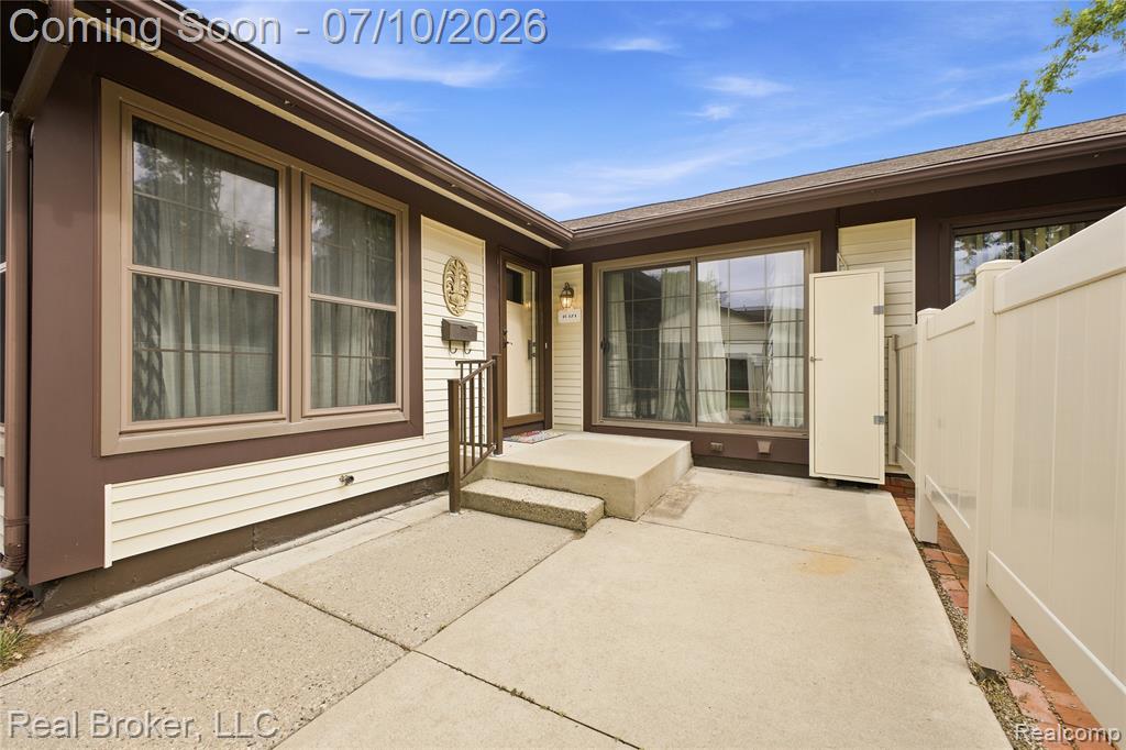 40424 Newport Drive, 73, Plymouth, MI 48170 — Photo 3