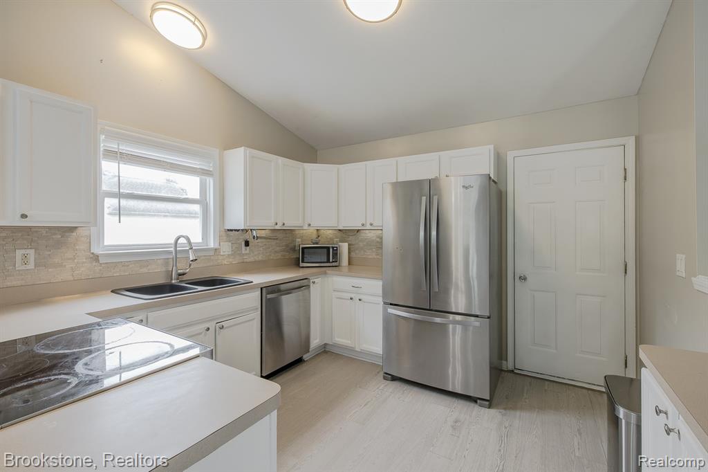5039 Auker Drive, Grand Blanc, MI 48507 — Photo 10