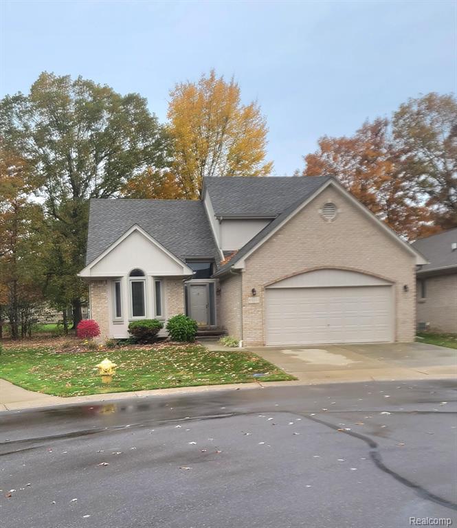43201 POINTE Drive, Clinton Twp, MI 48038 — Photo 2