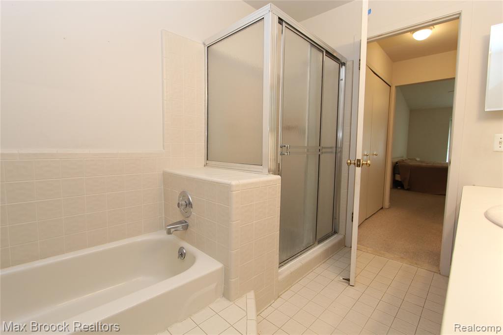 4029 Foxpointe Drive, West Bloomfield, MI 48323 — Photo 24
