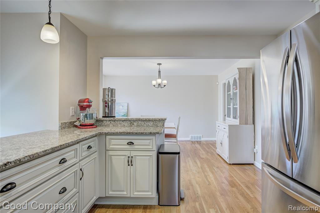 4248 Rosewold Avenue, Royal Oak, MI 48073 — Photo 12