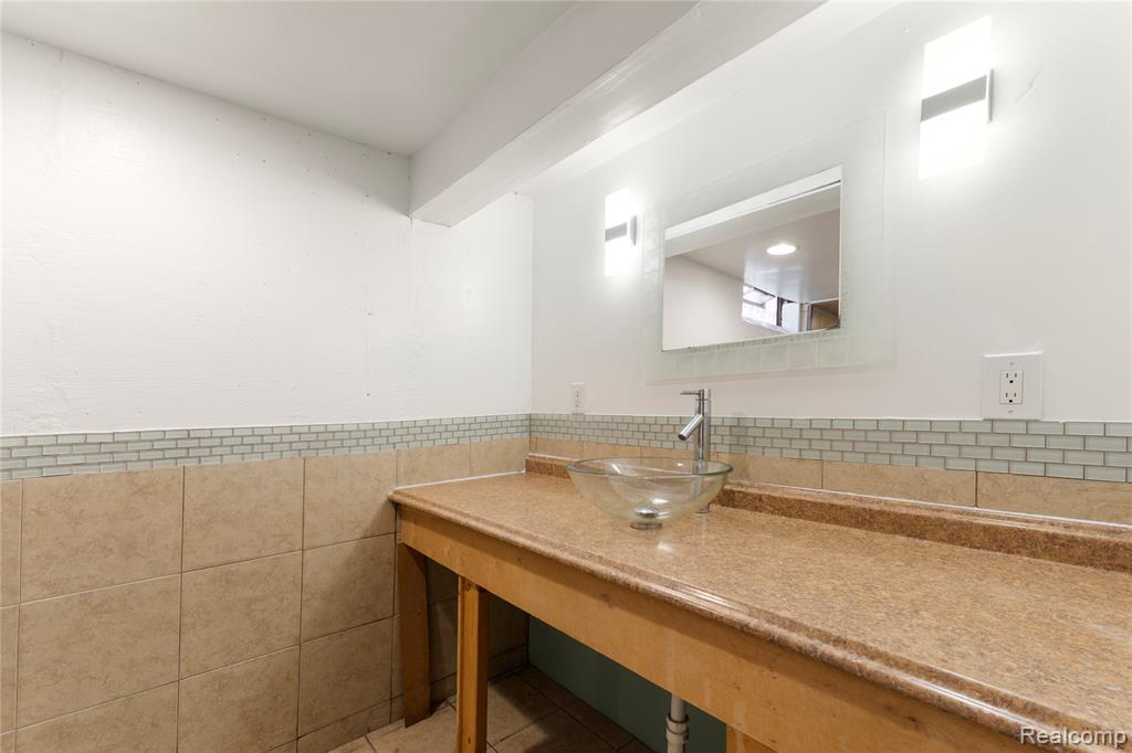 6869 Buhr Street, Hamtramck, MI 48212 — Photo 15