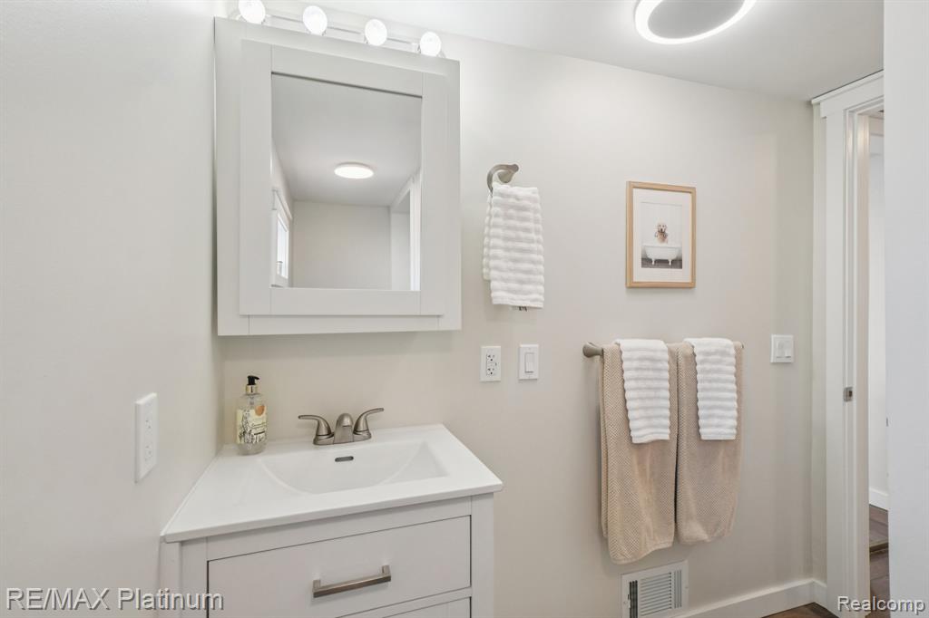 635 E Unadilla Street E, Pinckney, MI 48169 — Photo 10