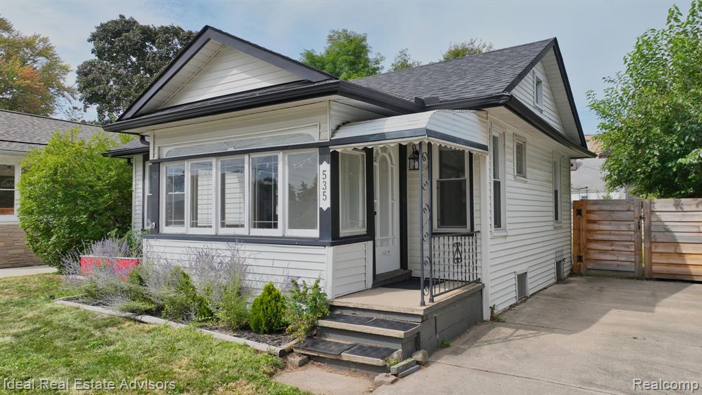 535 E Saratoga Street, Fenton, MI 48220 — Photo 2