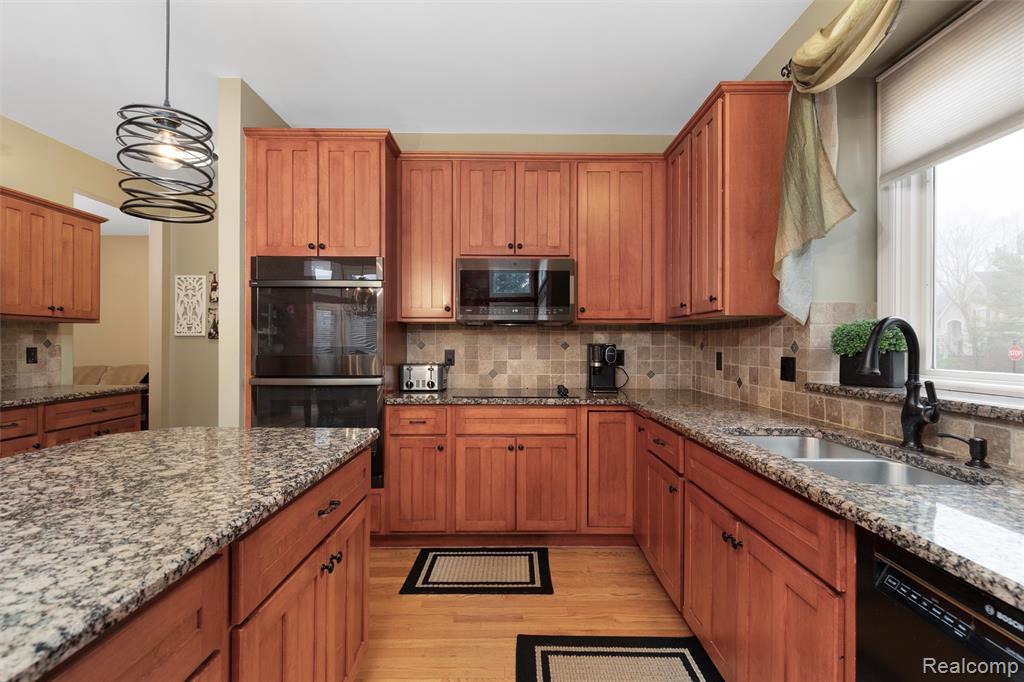 4618 Waterbury Drive, Clarkston, MI 48348 — Photo 19