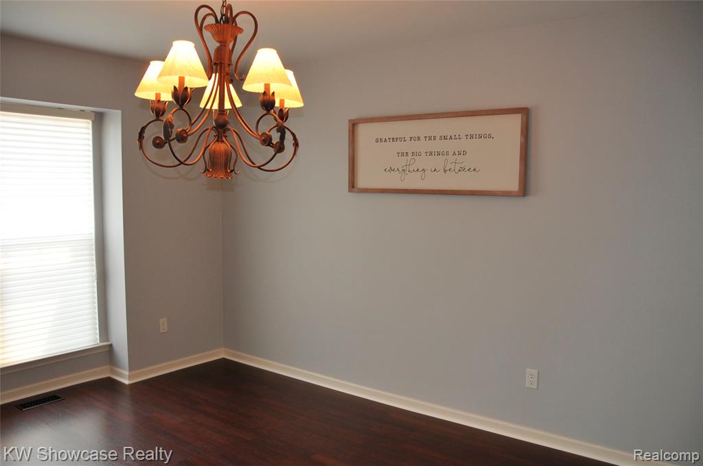 5444 BUELL Drive, Commerce Twp, MI 48382 — Photo 10