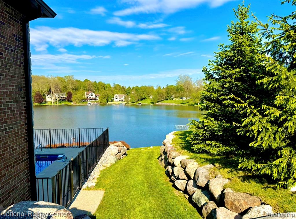 7050 Lake Shannon Court, Fenton, MI 48430 — Photo 65