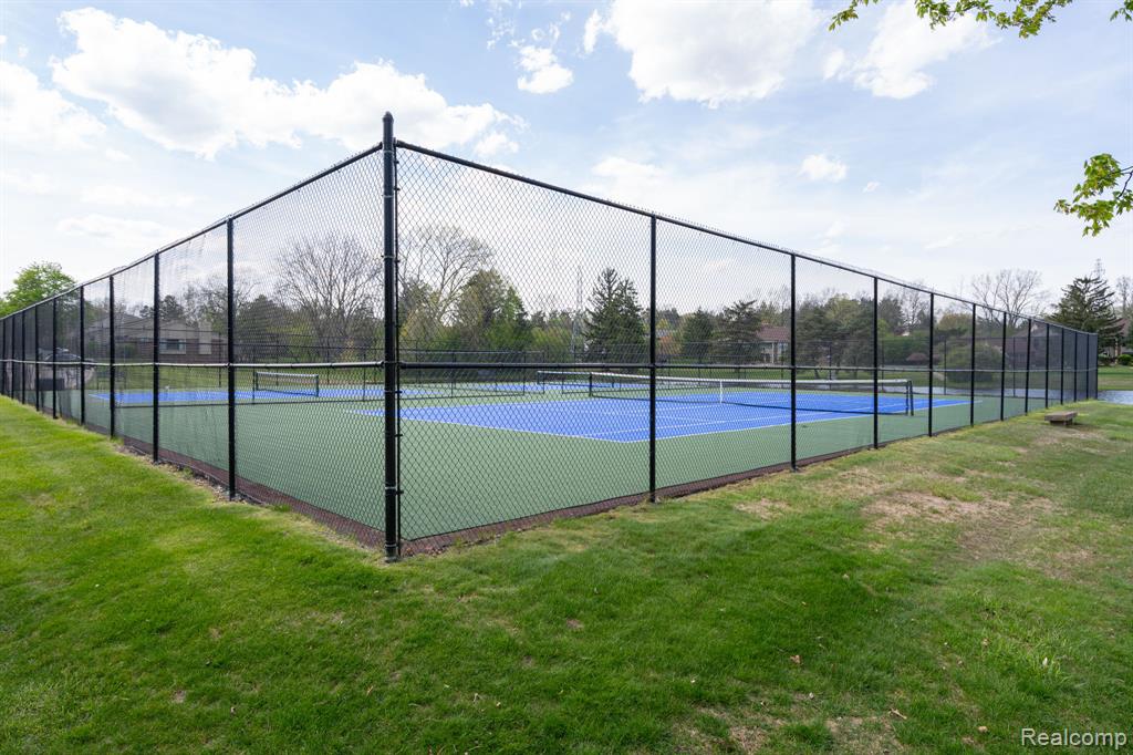 4343 Foxpointe Drive, West Bloomfield, MI 48323 — Photo 47