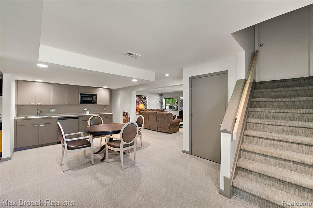 4872 Cliffside Drive, West Bloomfield, MI 48323 — Photo 25