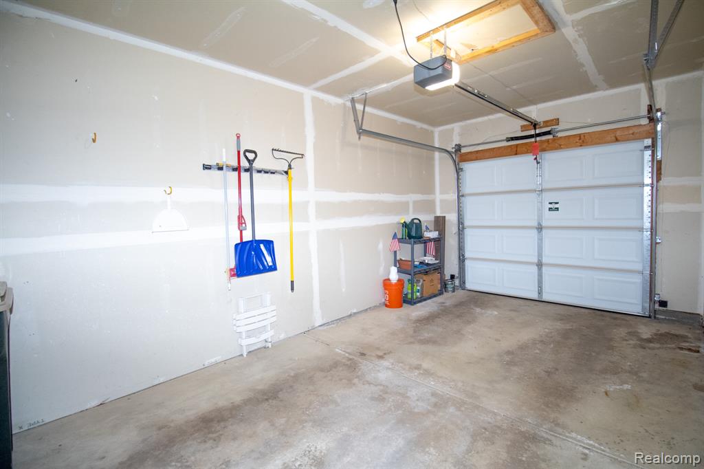 4102 Hunters Circle E, Canton, MI 48188 — Photo 37