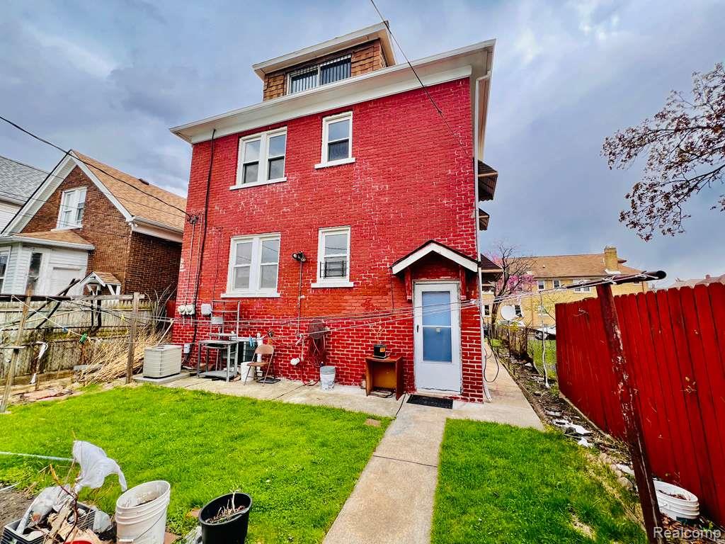3215 Evaline Street, Hamtramck, MI 48212 — Photo 3
