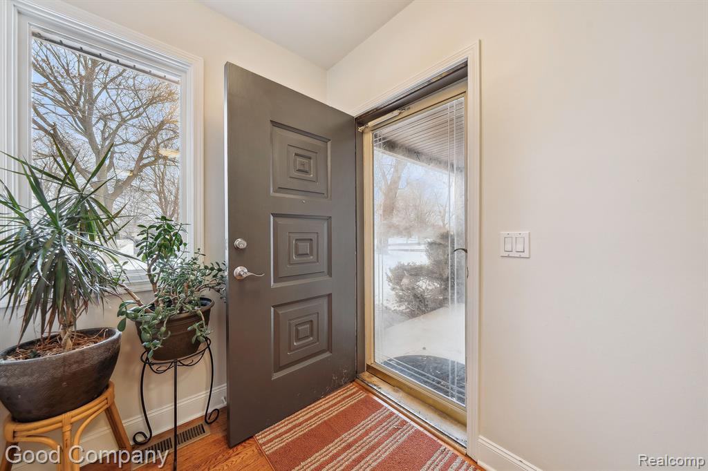 3370 INDIANDALE Drive, Orchard Lake Village, MI 48324 — Photo 10