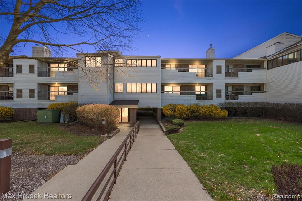 30414 Orchard Lake Road, 29, Farmington Hills, MI 48334, Farmington Hills, MI, 48334