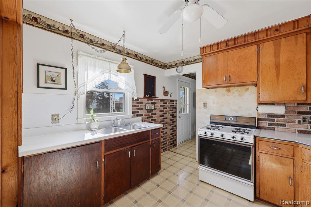 8964 Butwell Street, Livonia, MI 48150 — Photo 5
