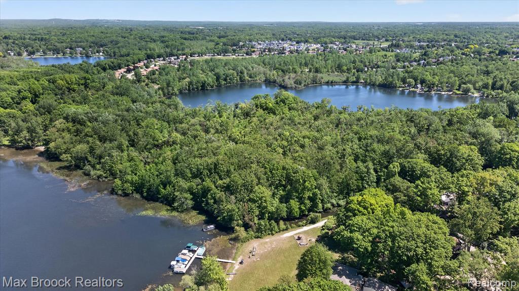 VAC Four Lakes Drive, South Lyon, MI 48178 — Photo 2