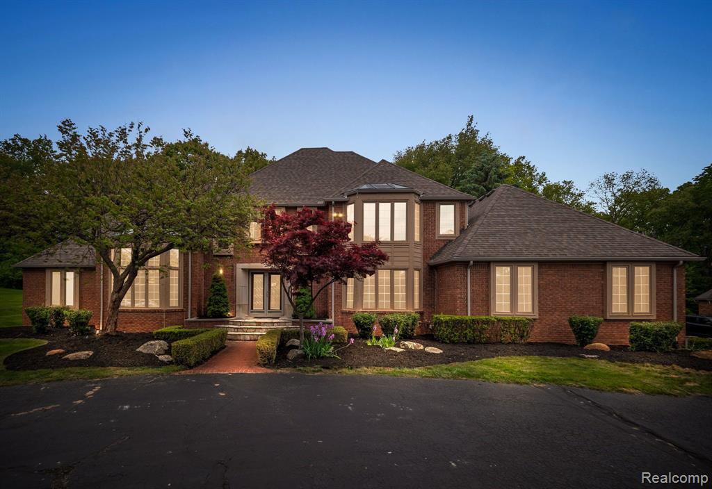 4932 SUSANS Way, Bloomfield Hills, MI 48302 — front exterior