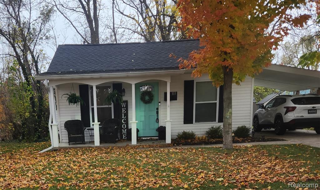 103 Michigan St, Holly, MI 48442 — front exterior