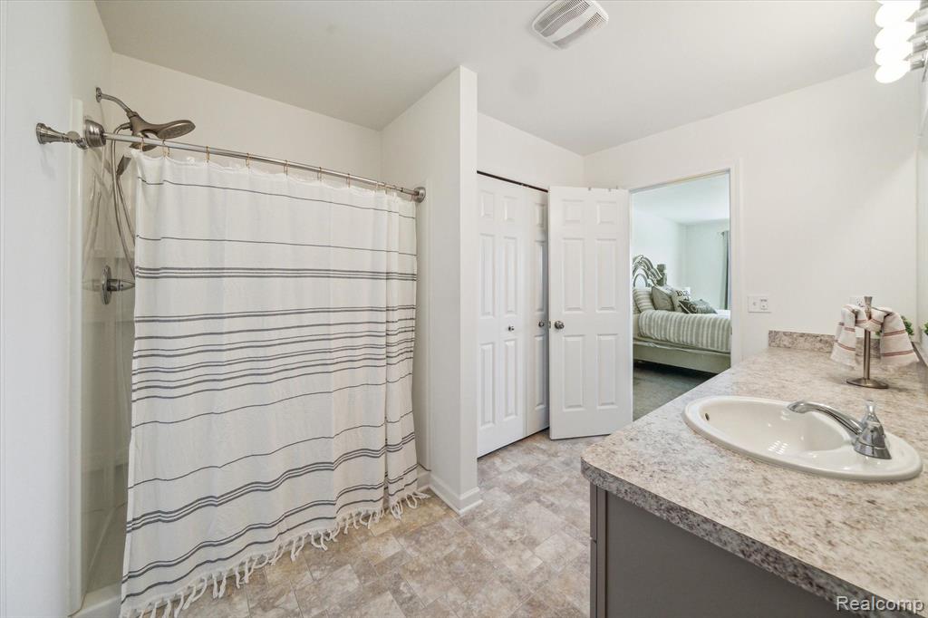 51177 MAPLE LEAF Drive, Macomb, MI 48042 — Photo 17