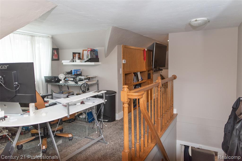 910 W Pine Tree Road W, Lake Orion, MI 48362 — Photo 16