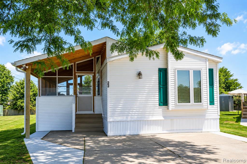 23 Highland Terrace, White Lake, MI