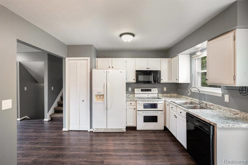621 Vincent Street, Pinckney, MI 48169 — Photo 3