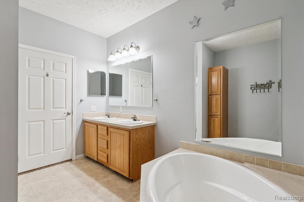 7075 Kings Way, Flushing, MI 48433 — Photo 28