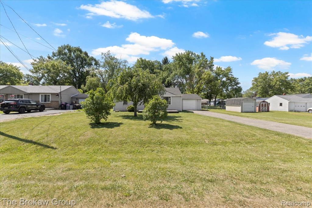 6088 Surrey Lane, Burton, MI 48519 — Photo 3