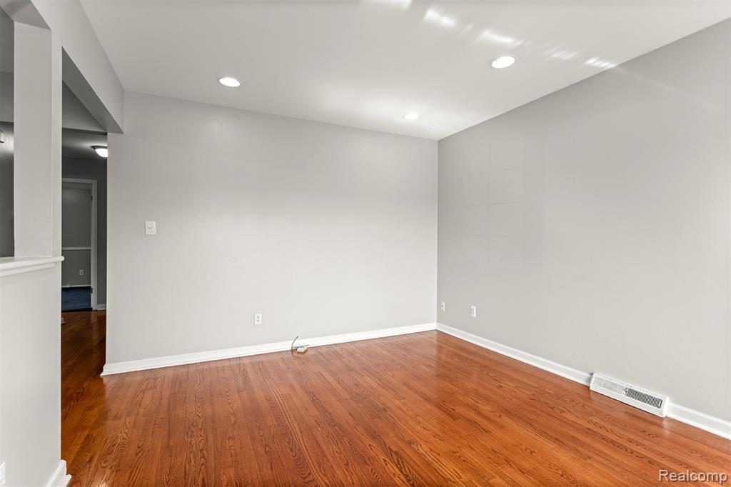 6547 Colonial Street, Dearborn Heights, MI 48127 — Photo 4