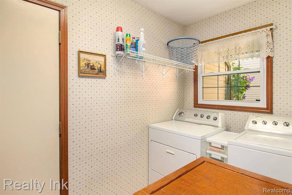 808 MAPLEWOOD CT, Brighton, MI 48116 — Photo 11