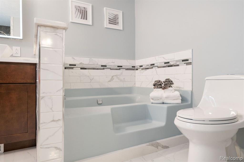 8213 EMERALD Lane W, Westland, MI — Photo 19