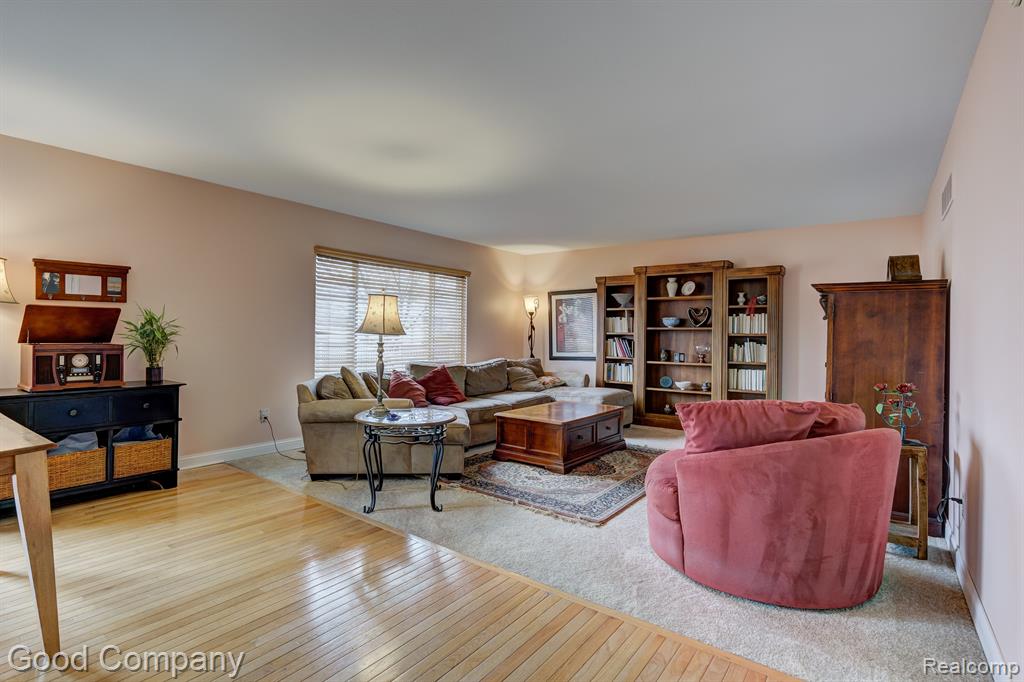 755 OAK POINT Lane, Madison Heights, MI 48071 — Photo 15
