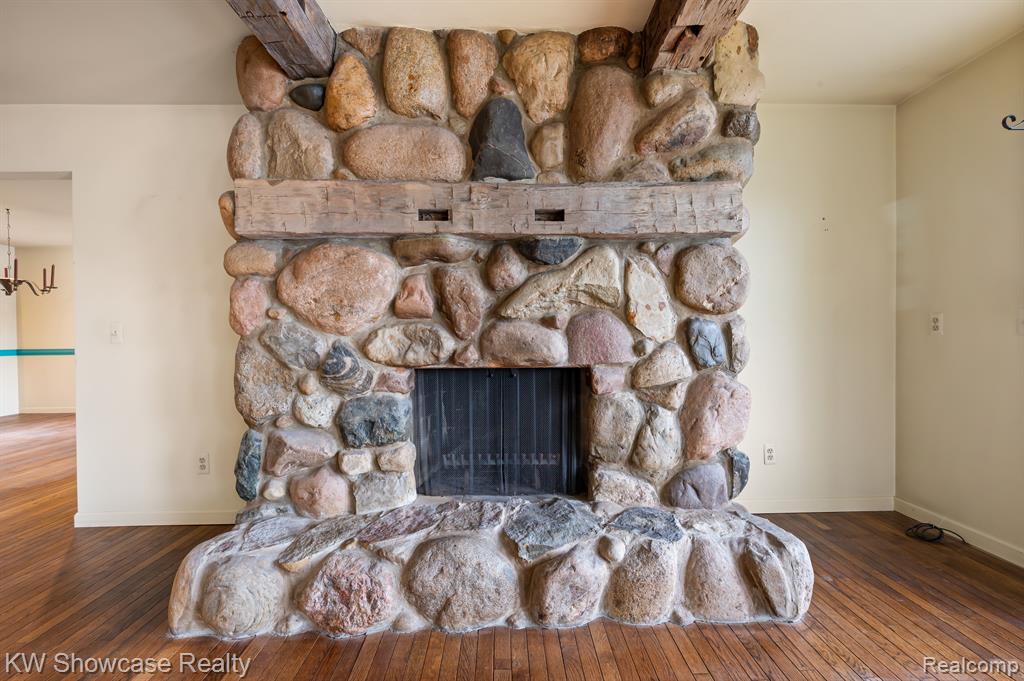 5867 COMMUNITY Drive, Brighton, MI 48116 — Photo 20