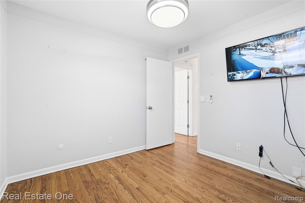 6341 N Charlesworth Street, Dearborn Heights, MI 48127 — Photo 14