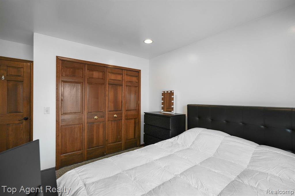 445 LEXINGTON Drive, Rochester Hills, MI 48307 — Photo 26