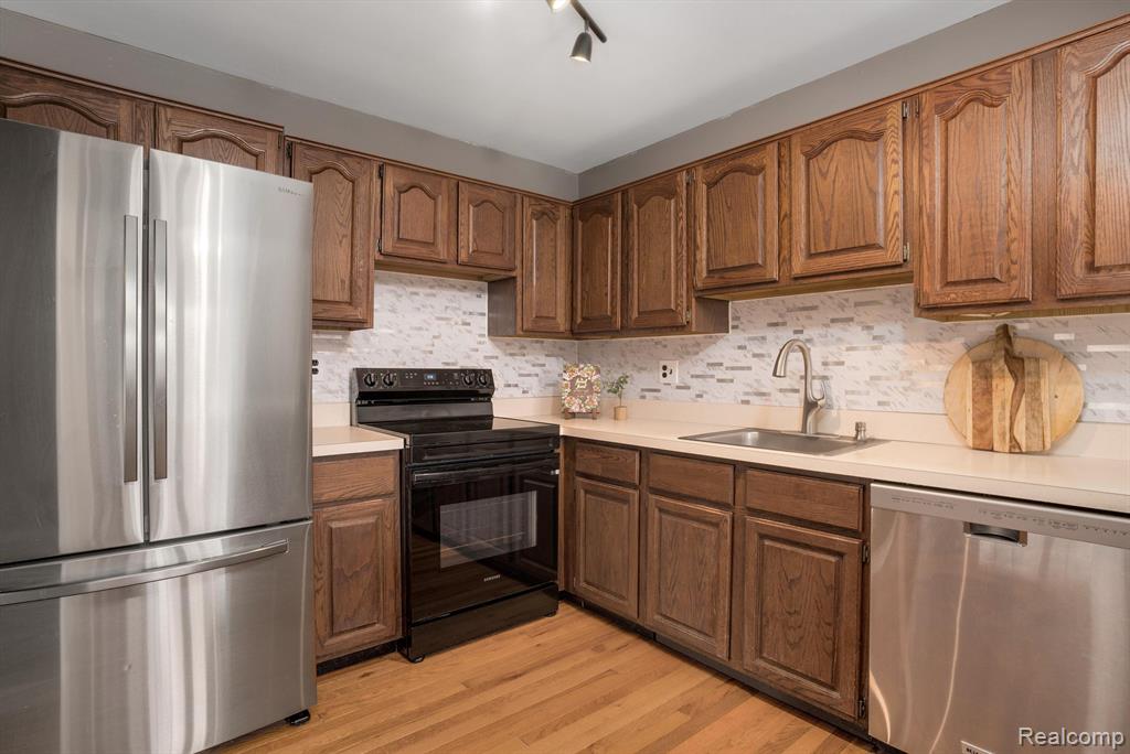 42109 ROSCOMMON Street, Northville, MI 48167 — Photo 9
