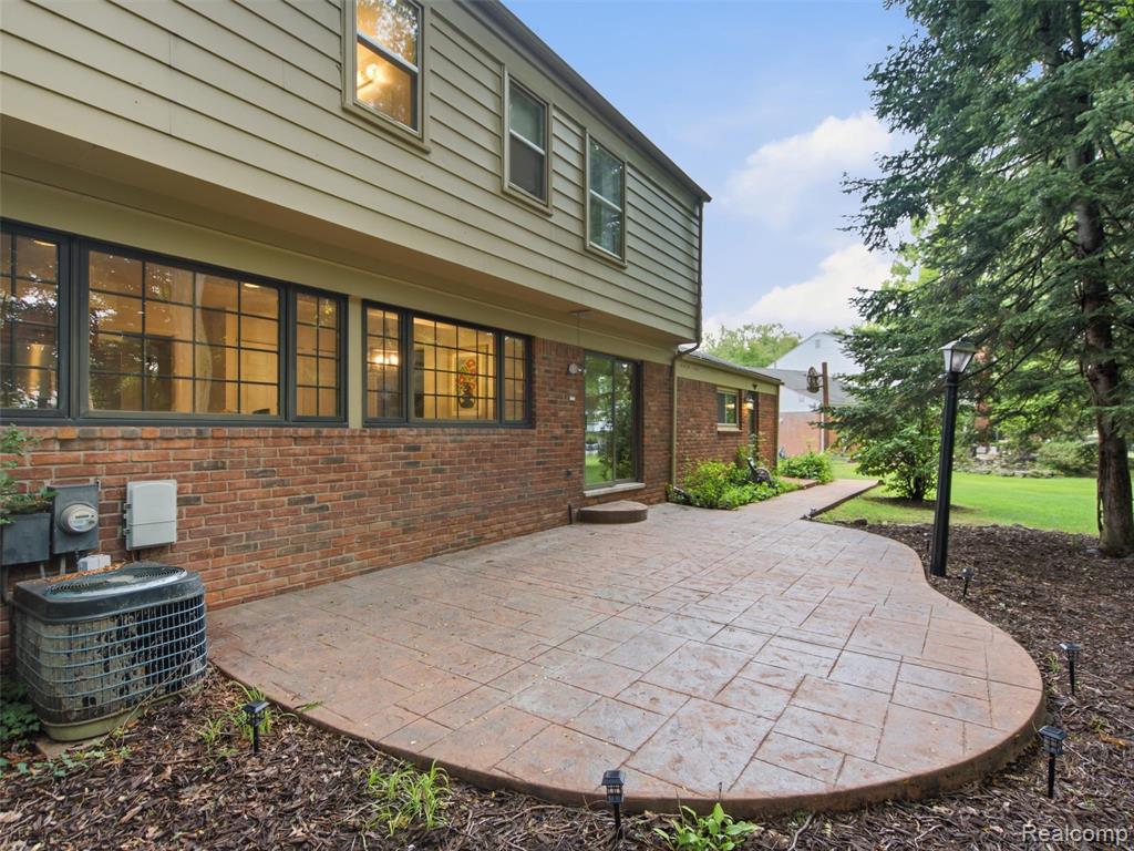 4367 Yorktown Drive, West Bloomfield, MI 48323 — Photo 46