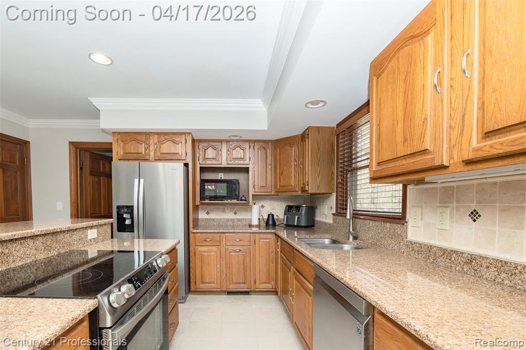 624 Highland Drive, Oxford, MI 48371 — Photo 16