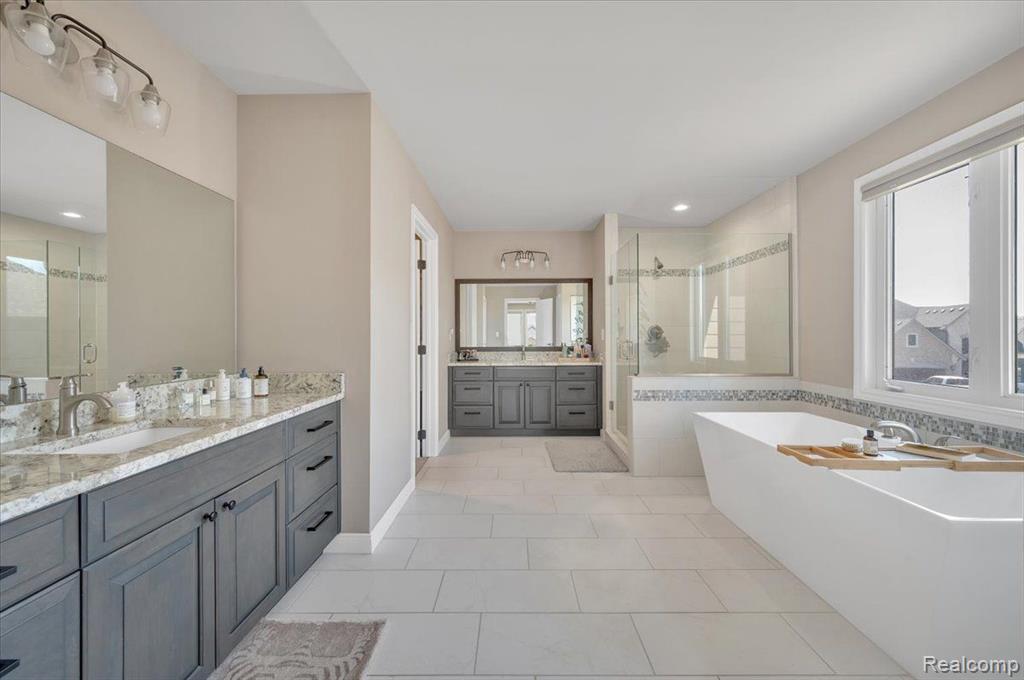 49905 MAJESTIC Drive N, Macomb, MI 48044 — Photo 14