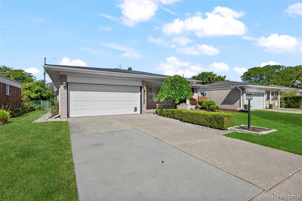 32429 Whitley Circle, Warren, MI 48088
