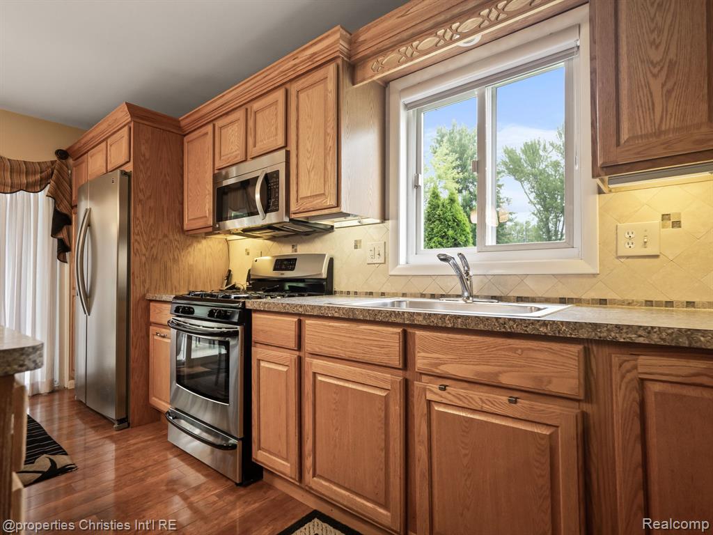 41642 Sycamore Drive, Novi, MI — Photo 10