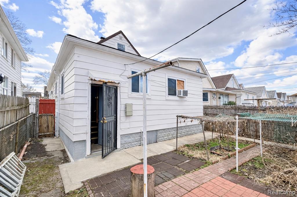 11334 Klinger Street, Hamtramck, MI 48212 — Photo 14