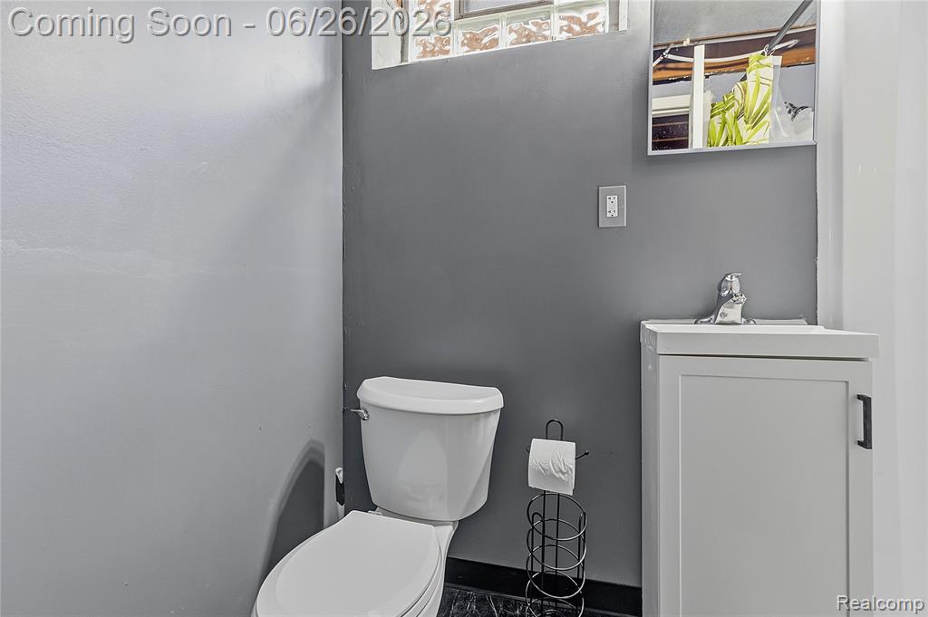 24671 Kenosha Street, Oak Park, MI 48237 — Photo 14