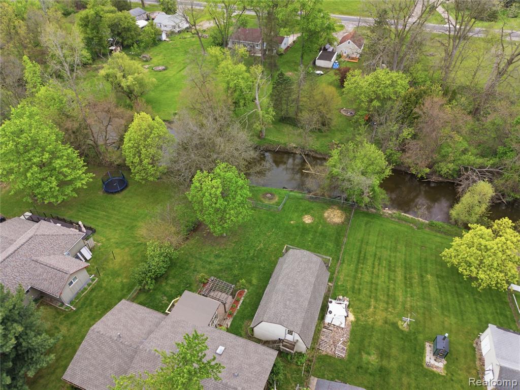 2465 Egelston Avenue, Burton, MI 48509 — Photo 46