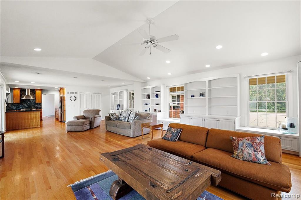 869 Central Drive, Lake Orion, MI 48362 — Photo 20