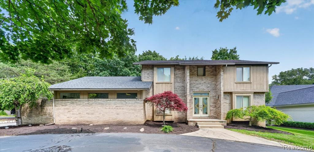 6153 Pickwood Drive, West Bloomfield, MI — front exterior
