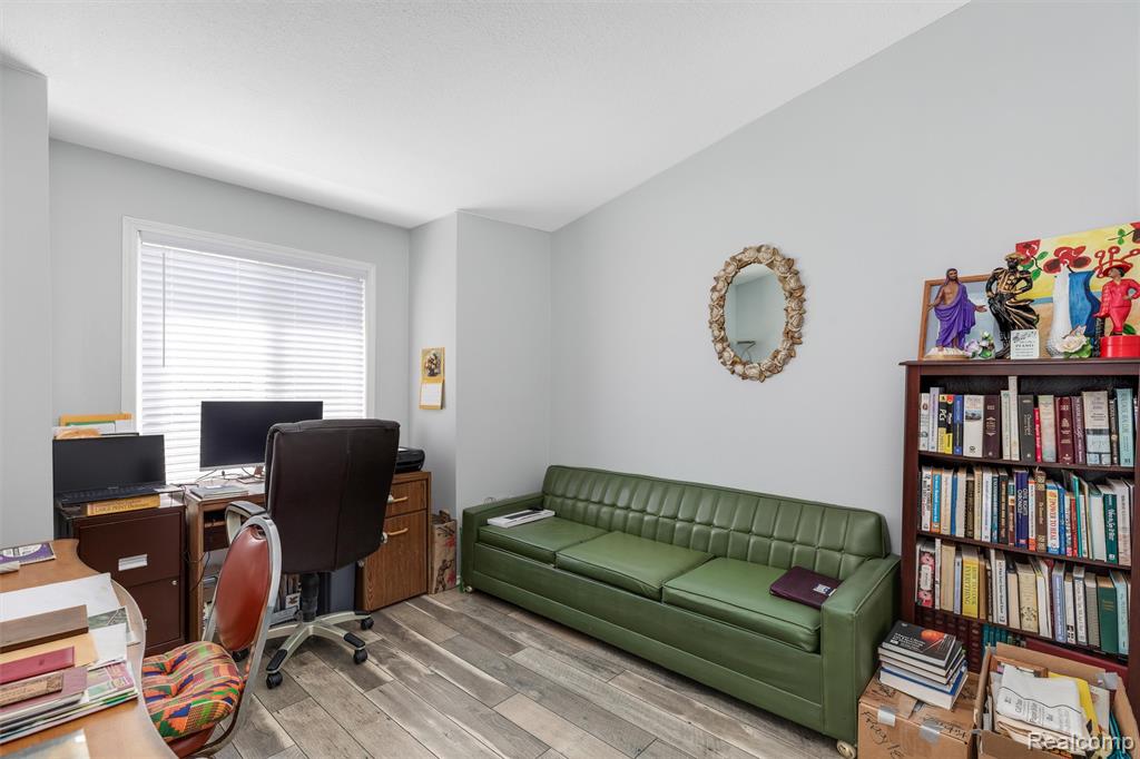 405 Ravencrest Lane, Westland, MI — Photo 24