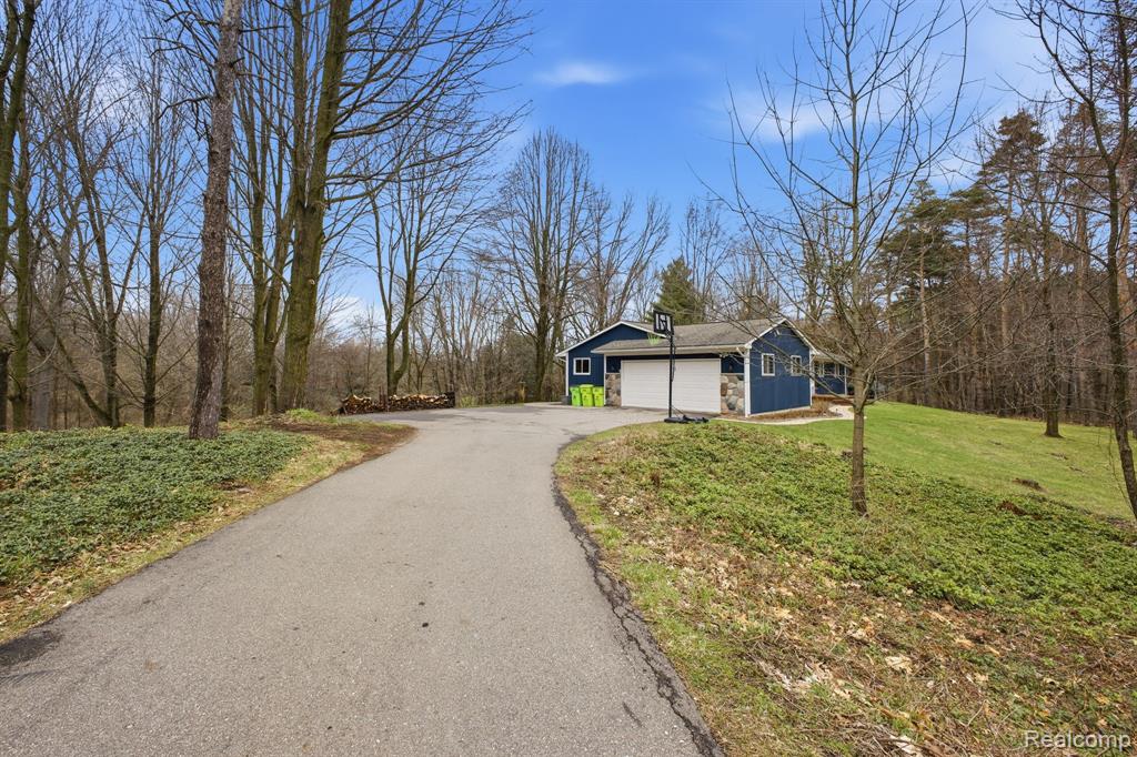 9115 Pine Hill Trail, Fenton, MI 48430 — Photo 48