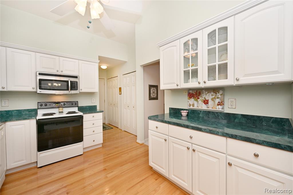 324 Cherry Hill Pointe Drive, 27, Canton, MI 48187 — Photo 16